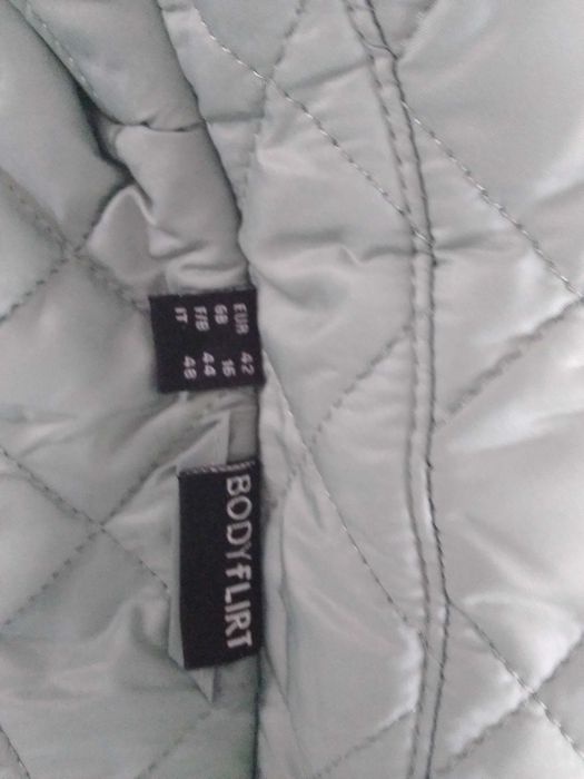 Kurtka damska pikowana pistacjowa