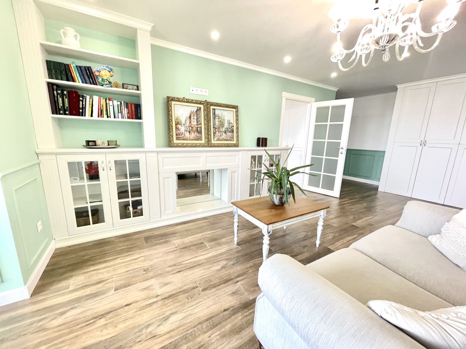 ПРОДАЖ 3 кімнатної квартири з видом на озеро