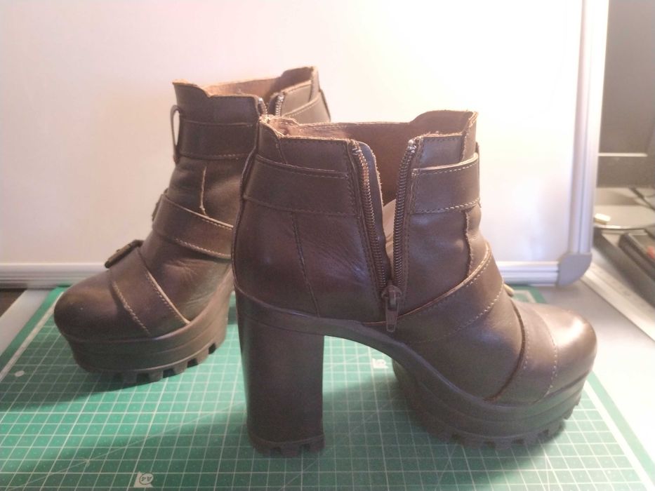 Botas senhora (Tamanho 37)