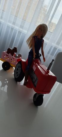 Barbie farmerka na traktorze