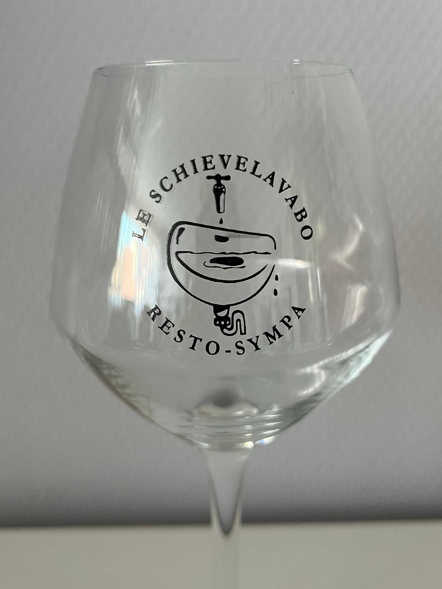 Ładny pękaty kieliszek do wina – Le Schievelavabo