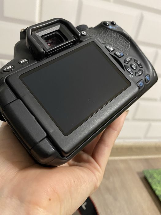 Фотоапарат Canon 700d