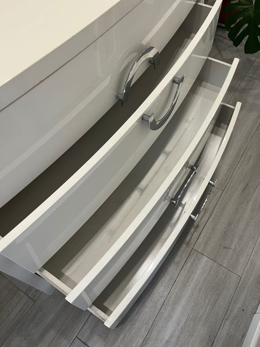 Conjunto cómoda e mesas de cabeceira - Agualva Cacém