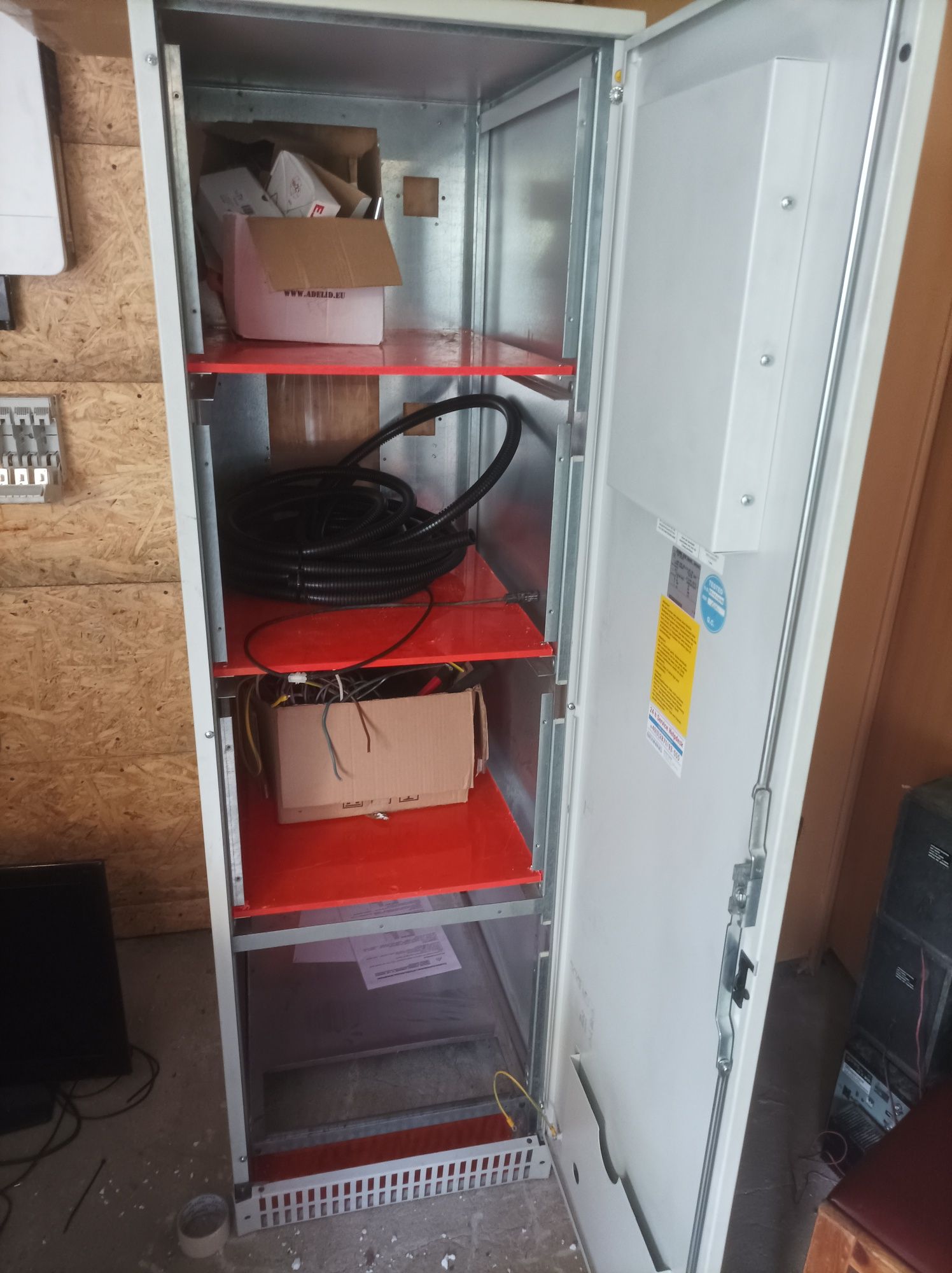 MAGAZYN ENERGII. Szafa UPS. Na magazyn energii