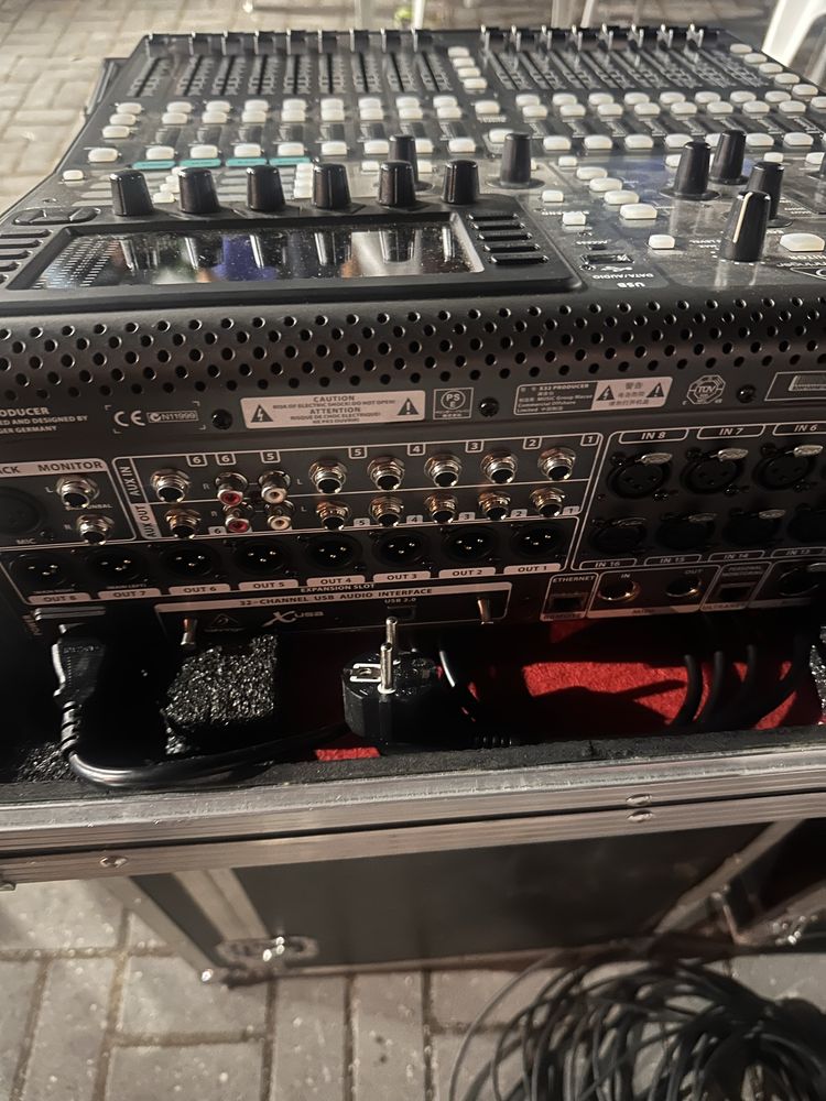 Mesa digital BEHRINGER X32 producer c/case
