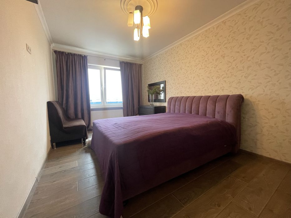 Продаж 3 кім.кв., вул.Гмирі 18, метро 7 хв.