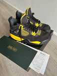 Jordan yellow thunder 38.5