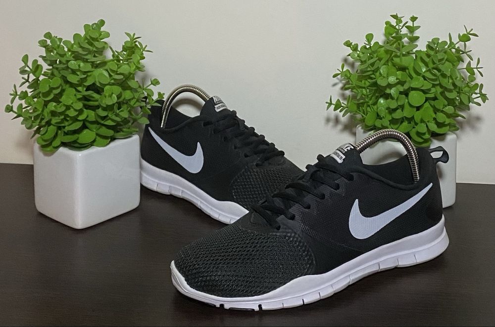 Спортивні кросівки Nike Flex Essential Tr / 25см