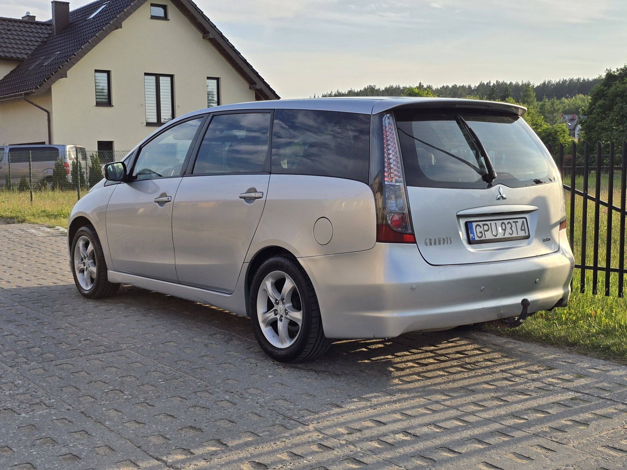 Mitsubishi Grandis 2.0 diesel, 2006r, 7 osobowy, hak, 6 biegów, klima