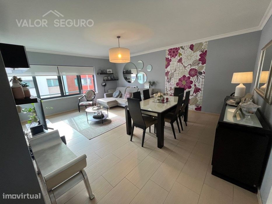 Apartamento T2 com parqueamento duplo e arrecadação em Vialonga