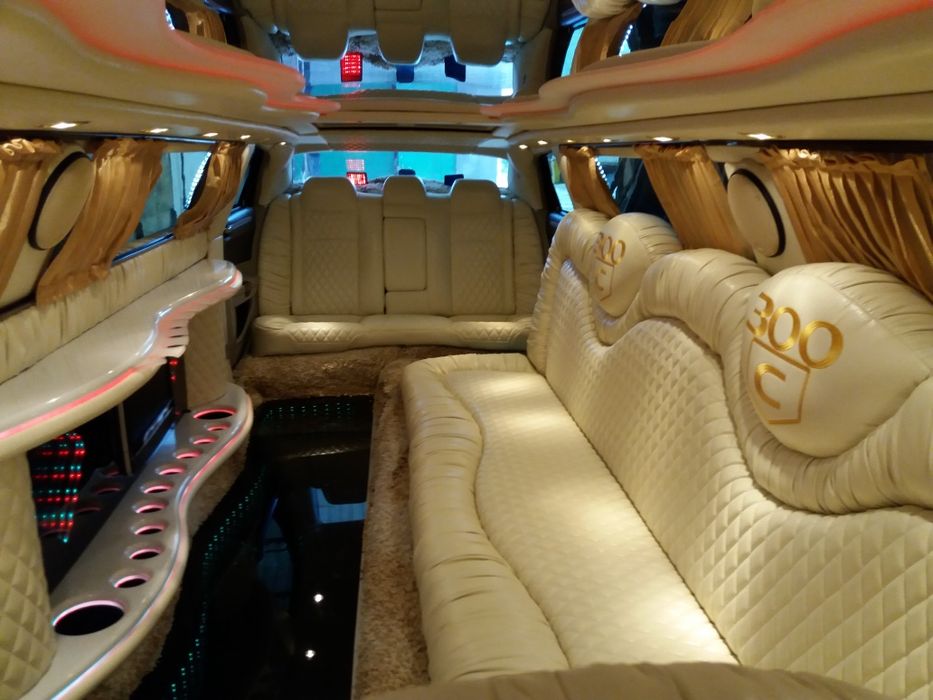 Лимузины на свадьбы,девичники,день рождения,выписку из роддома