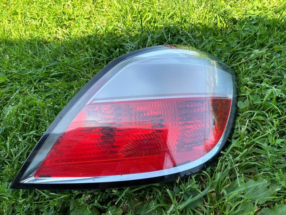 Lampa tylna prawa lewa komplet Opel Astra H