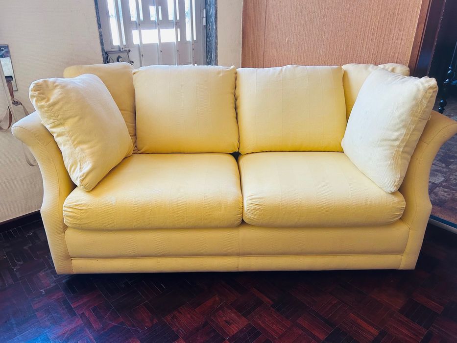 Sofá canapé fixo em tecido amarelo de 2 e/ou 3 assentos em bom estado