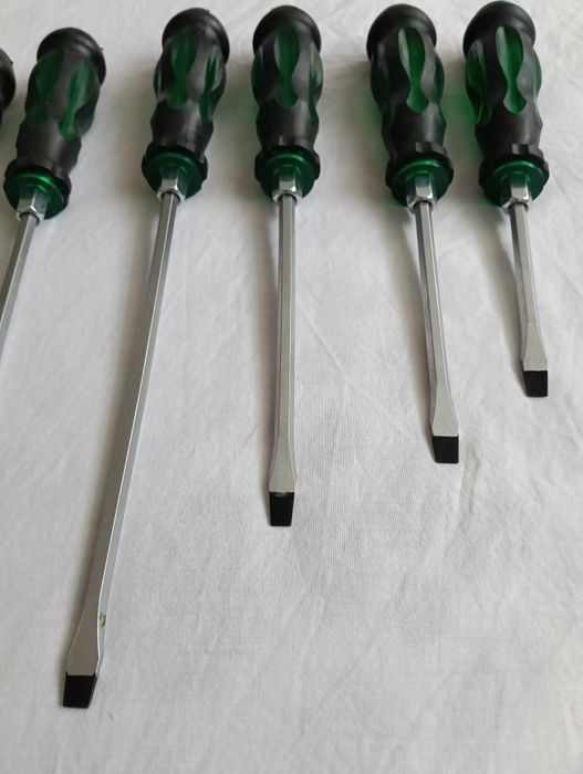 Zestaw śrubokrętów do pobijania