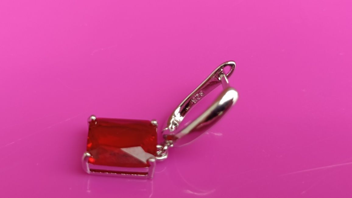 Серьги,кульчики с красным камнем,925 проба