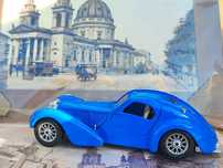 Kolekcjonerski model auto Bugatti Atlantic (1936) w skali 1:24 niebies