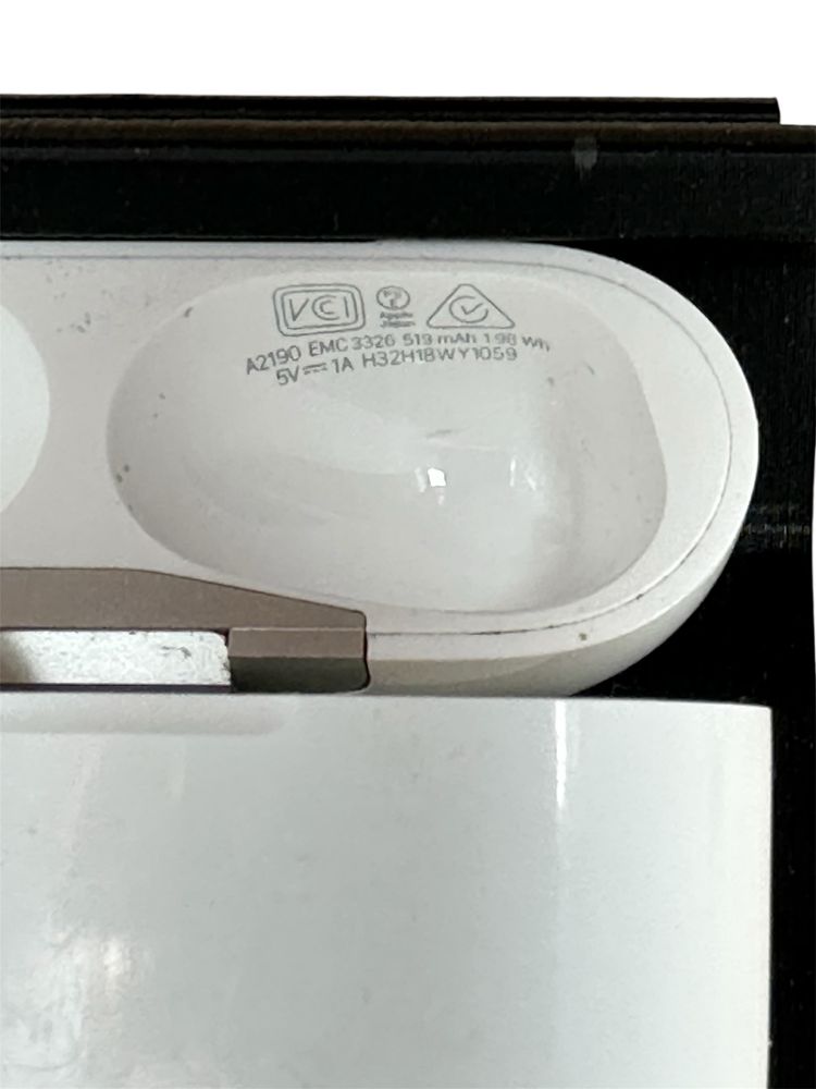 ORYGINALNE APPLE AirPods Pro z etui ładującym MagSafe MLWK3ZM/A