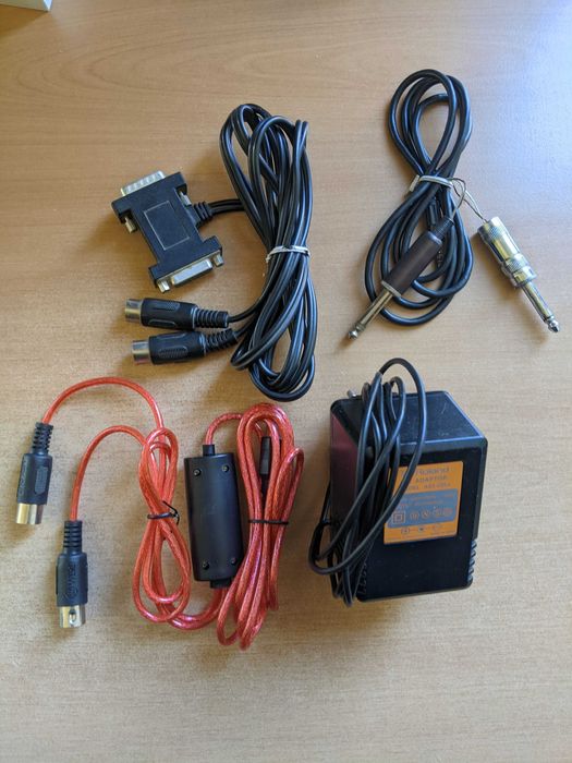 Продається професійний синтезатор Roland XP10.