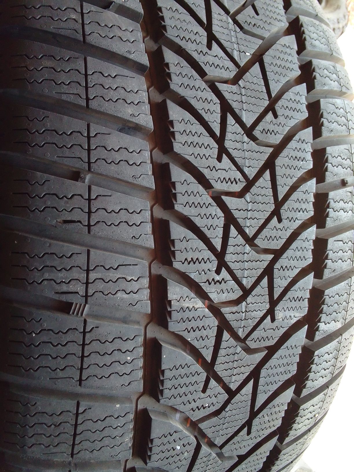 Opona zimowa 285/40r20 DUNLOP 2022r 8mm