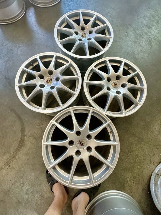 Оригинальные разноширокие диски porsche r18 et53-59  8j-9j 5x130 4шт