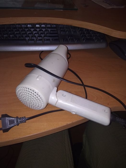 Продам фен дорожный  1350 Вт.