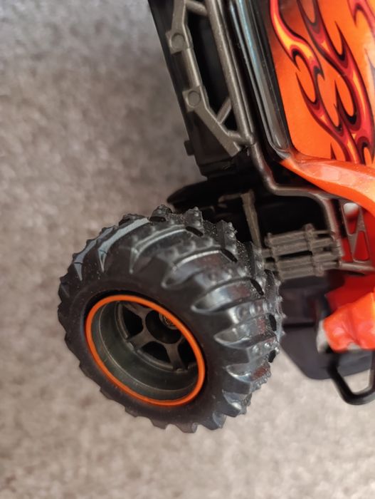 Машинка позашляховик на радіоуправлінні