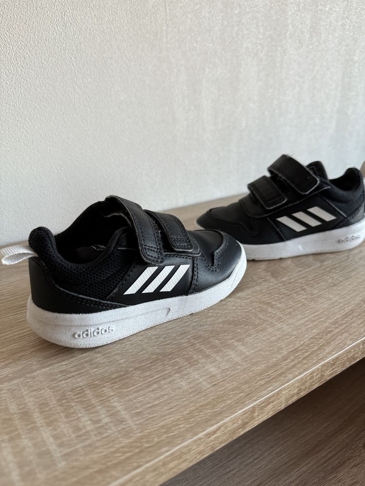 Кроссівки adidas