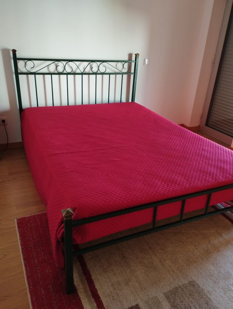 Cama de Casal em Ferro