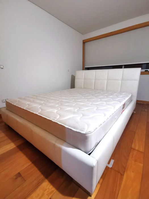Cama casal + estrado e colchão