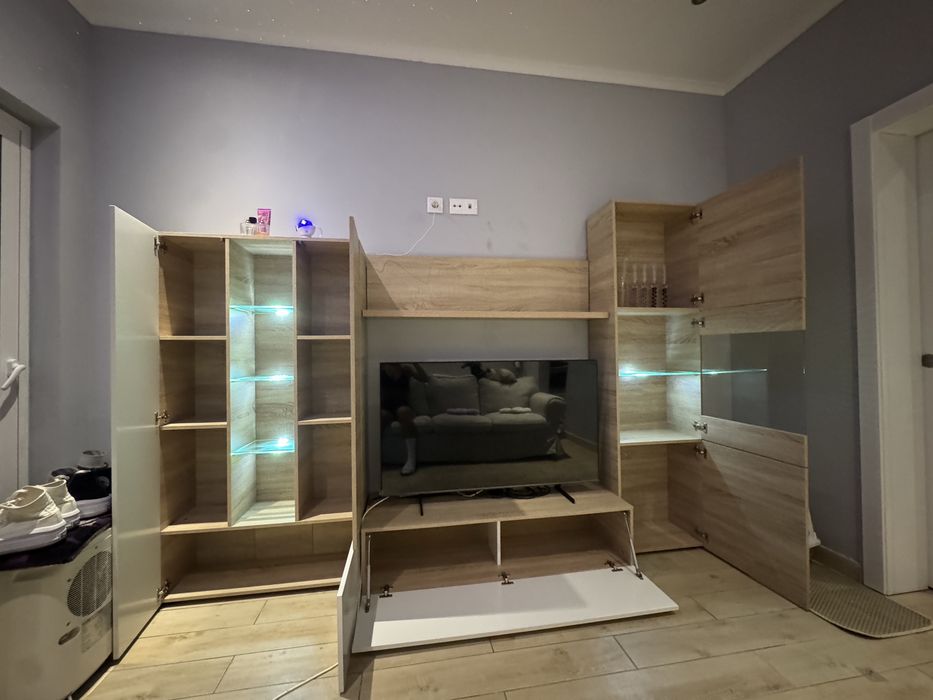 Movel com Led e suporte de Tv com muita arrumacao