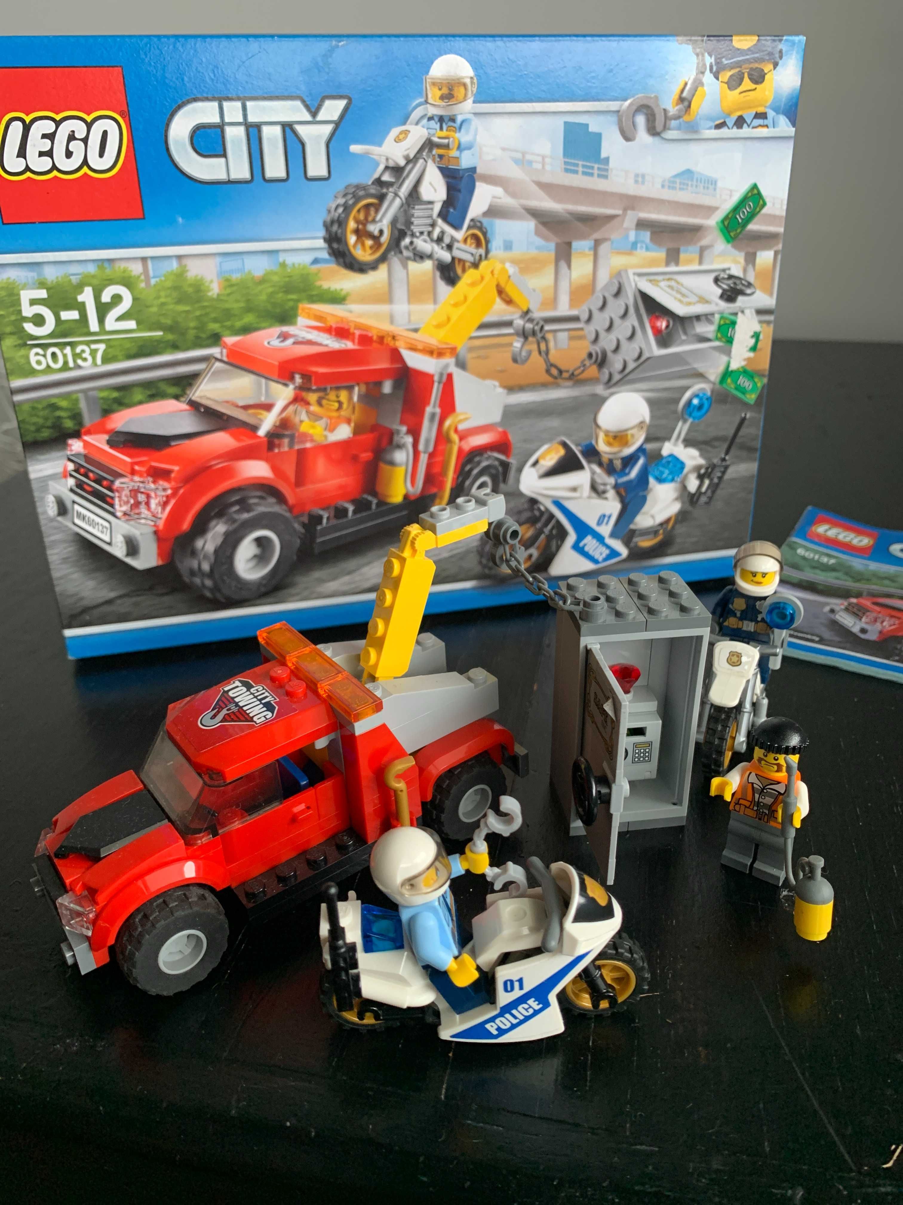 LEGO City Police : 60137 : Camião Reboque em Dificuldades