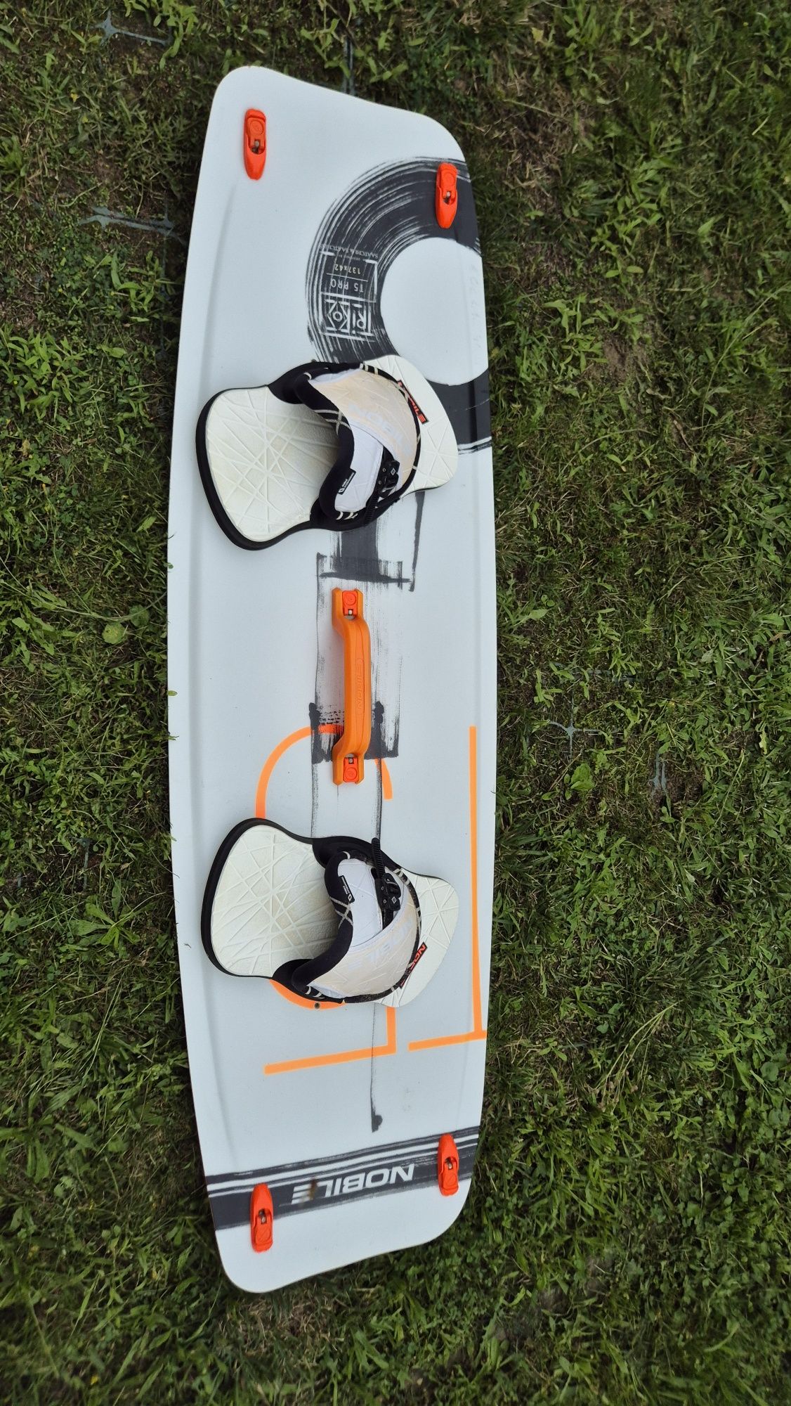 Zestaw kitesurfingowy – Core Nexus 9 m² + 12 m², bar Core Sensor, desk