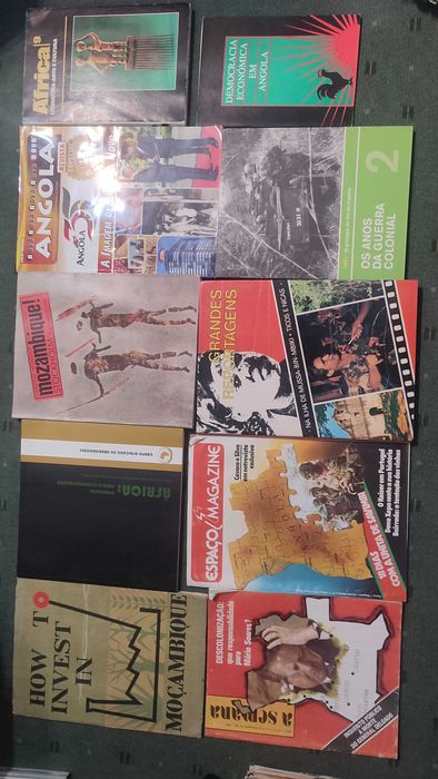 Lote 25 Publicações sobre Ex-Colónias