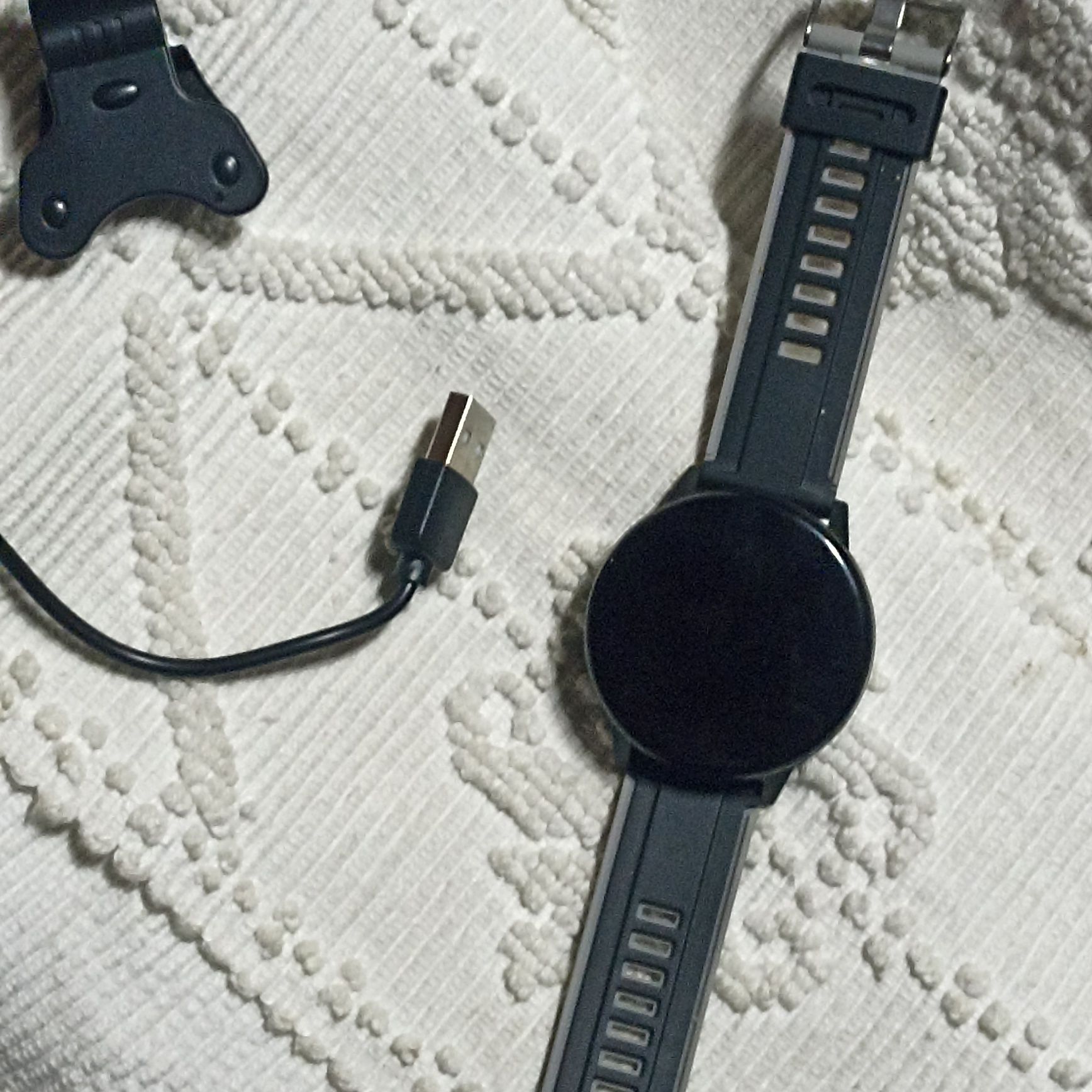 Smartwatch FitPro com carregador bem funcional