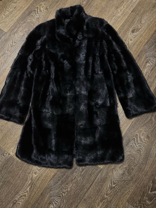 Норкова шуба жіноча