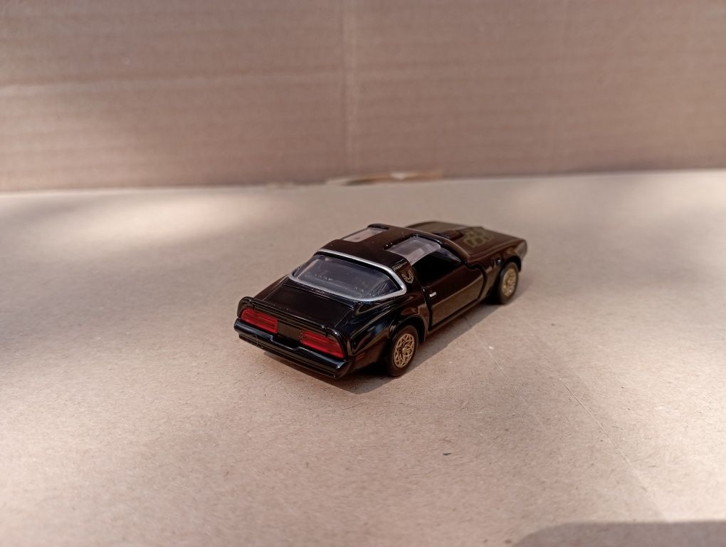 Модель авто Pontiac Firebird Tomica