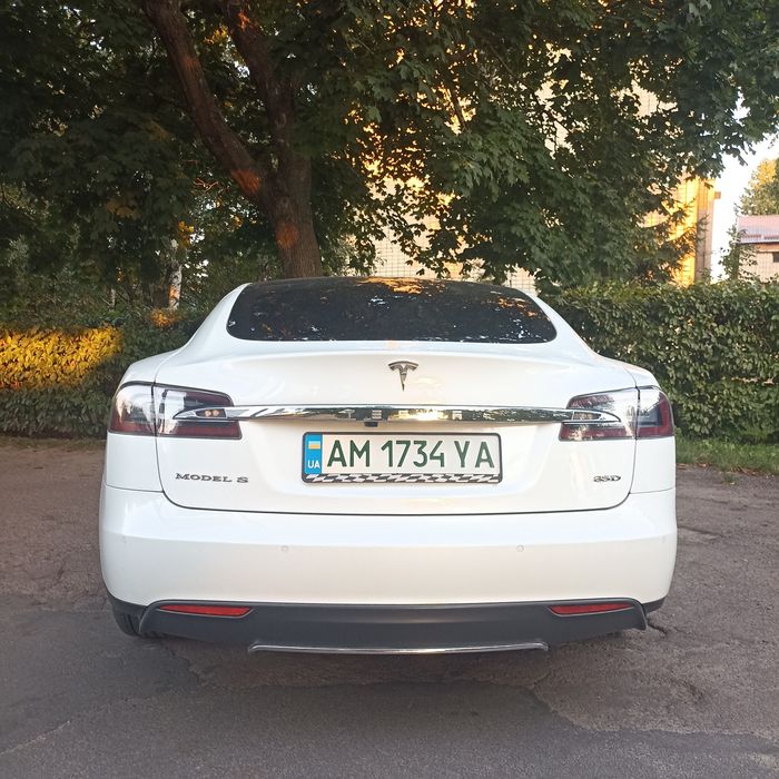 Tesla Model s85d