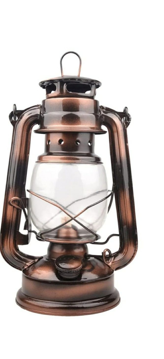 Lampy naftowe, staromodna lampa naftowa, klasyczna antyczna lampa naft