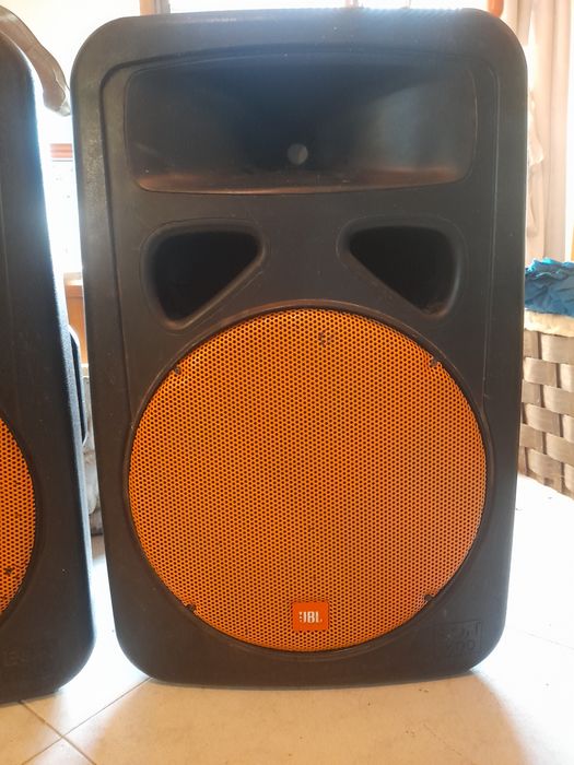 Par colunas JBL EON 1500