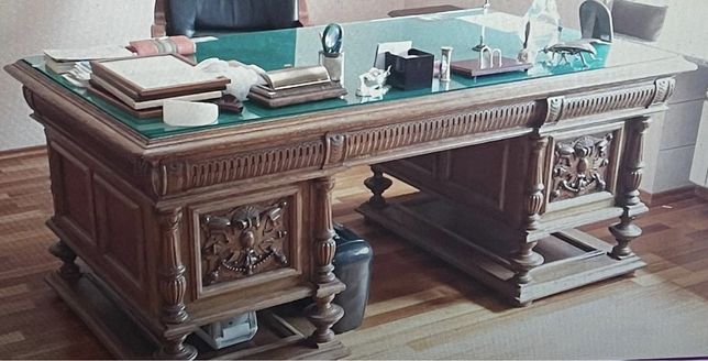 Старинный письменный стол. Антиквариат. Ретро. Винтаж.
