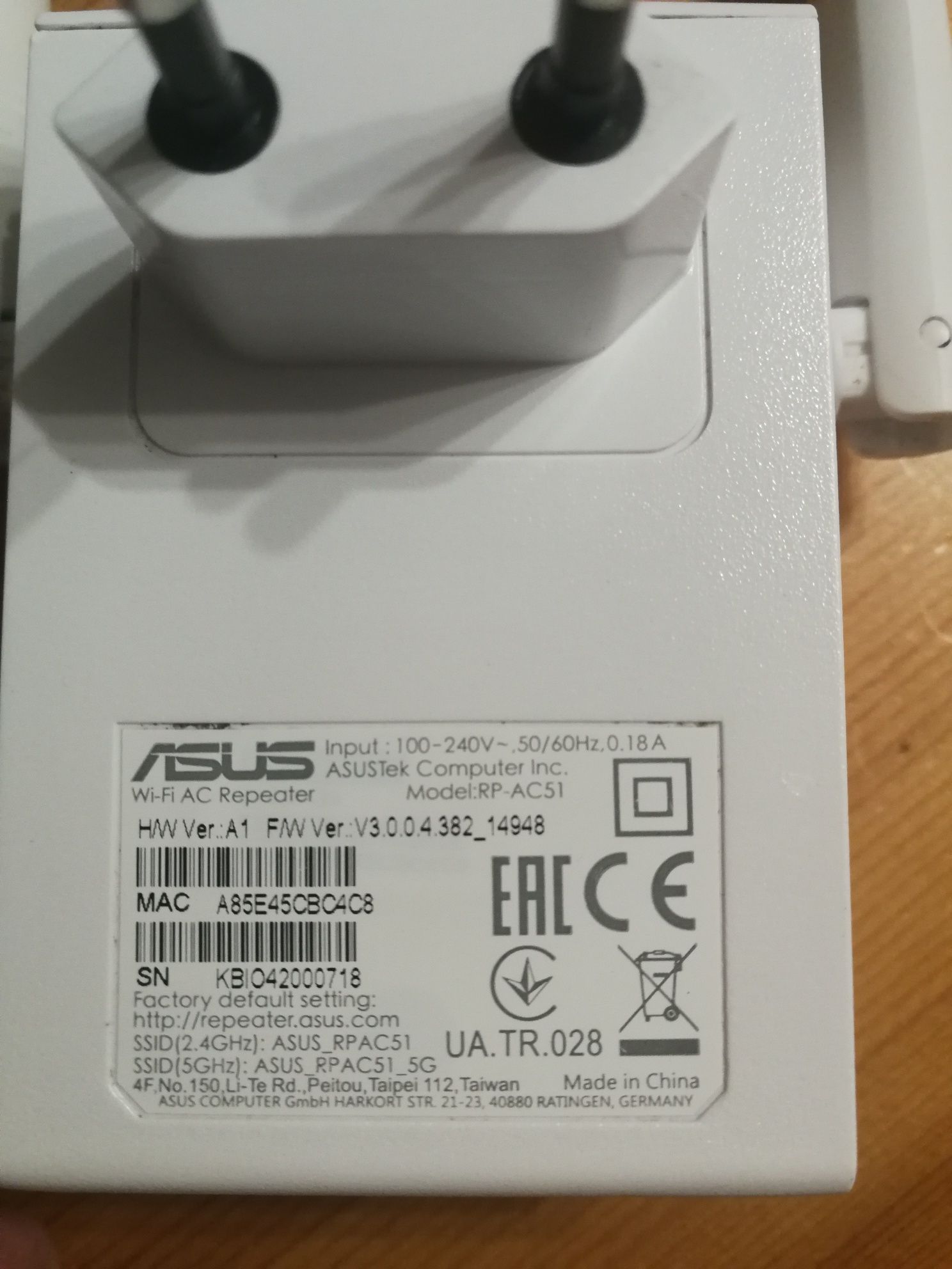 wzmacniacz sygnału WIFI (repater) firmy ASUS RP-AC51