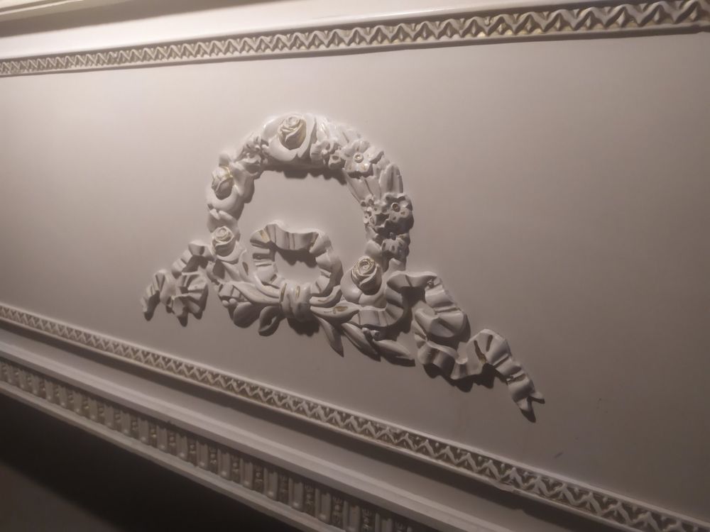 Łóżko barokowe drewniane  biale do sypialni łóże dwuosobowe