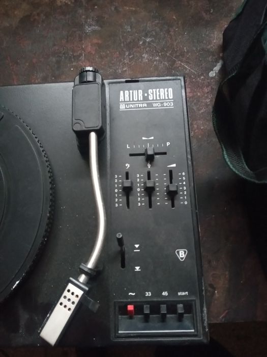 Gramofon UNITRA Artur