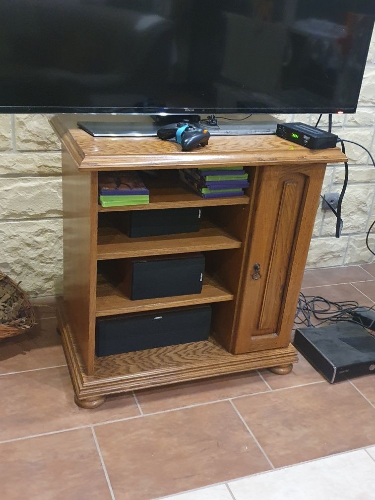 Szafka pod telewizor dębowa.
