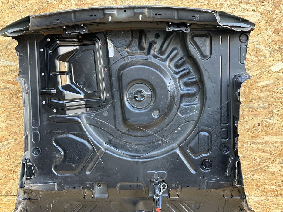 AUDI A3 S3 8P Quattro 4X4 podłoga bagażnika wanna mocowanie