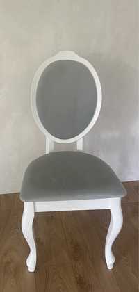 Krzeslo drewniane tapicerowane