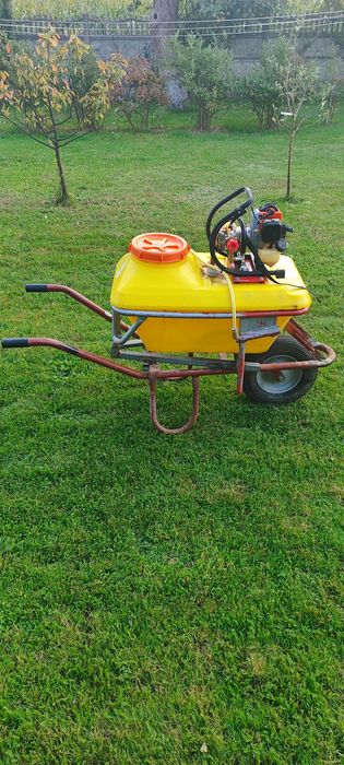 Opryskiwacz spalinowy