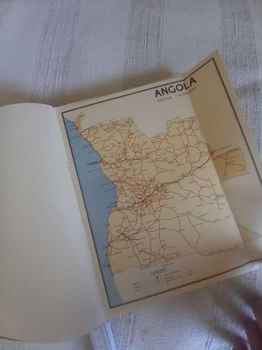 Livro antigo sobre Angola