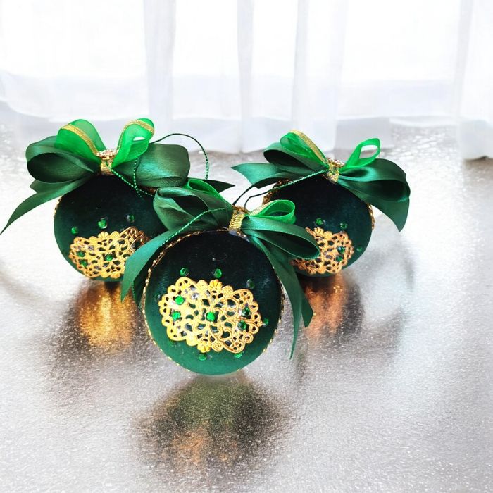 Новорічні ялинкові кулі ручної роботи.