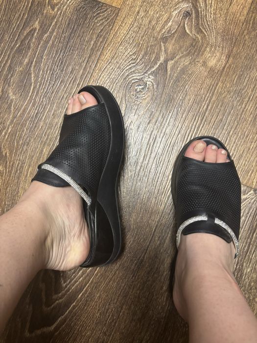 Жіночі шльопанці